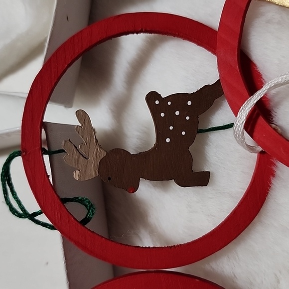 VINTAGE CHRISTMAS DECORATIVE WOODEN ORNAMENTS  HANDMADE - Picture 3 of 8